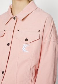 Karl Kani JACKET - Casaco de verão - rose
