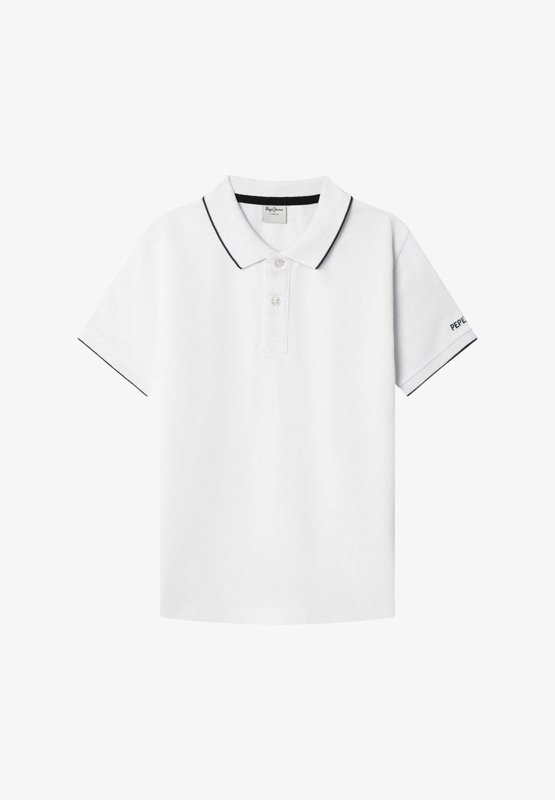 Balta polo marškinėliai su trimis mygtukais, juodu apykaklės apdailu ir kontrastingomis detalėmis ant rankovių. Ant rankovės yra Pepe Jeans logotipas.