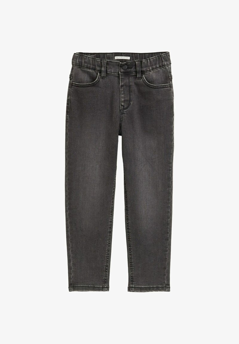 Vaqueros de mezclilla negra con un diseño ajustado, que cuentan con bolsillos delanteros, trabillas para el cinturón y costuras en contraste. Textura suave y acabado limpio.