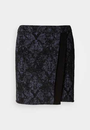 Czarna i ciemnoniebieska teksturowana mini spódnica z nakładanym przednim panelem i prostym paskiem w talii.