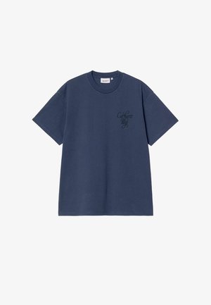T-shirt blu navy a maniche corte con collo a giro e piccolo logo testuale nero "Carhartt WIP" sul petto a sinistra.
