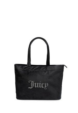 Svart tote-väska i satintyg, med dragkedjestängning och två handtag. "Juicy" är utskrivet med rhinestones på framsidan.