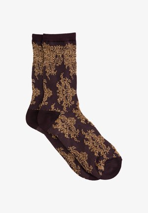 Calcetines de color púrpura oscuro con intrincados patrones florales dorados, con un puño acanalado y una textura suave. Adecuados para diversas ocasiones.