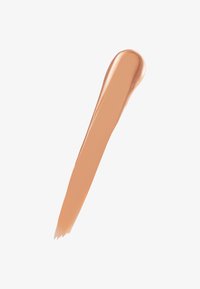 Produit de fond de teint avec une texture lisse et crémeuse dans une teinte beige clair. Appliqué en forme fluide et allongée avec une finition brillante.