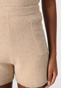 pure cashmere Shorts - camel