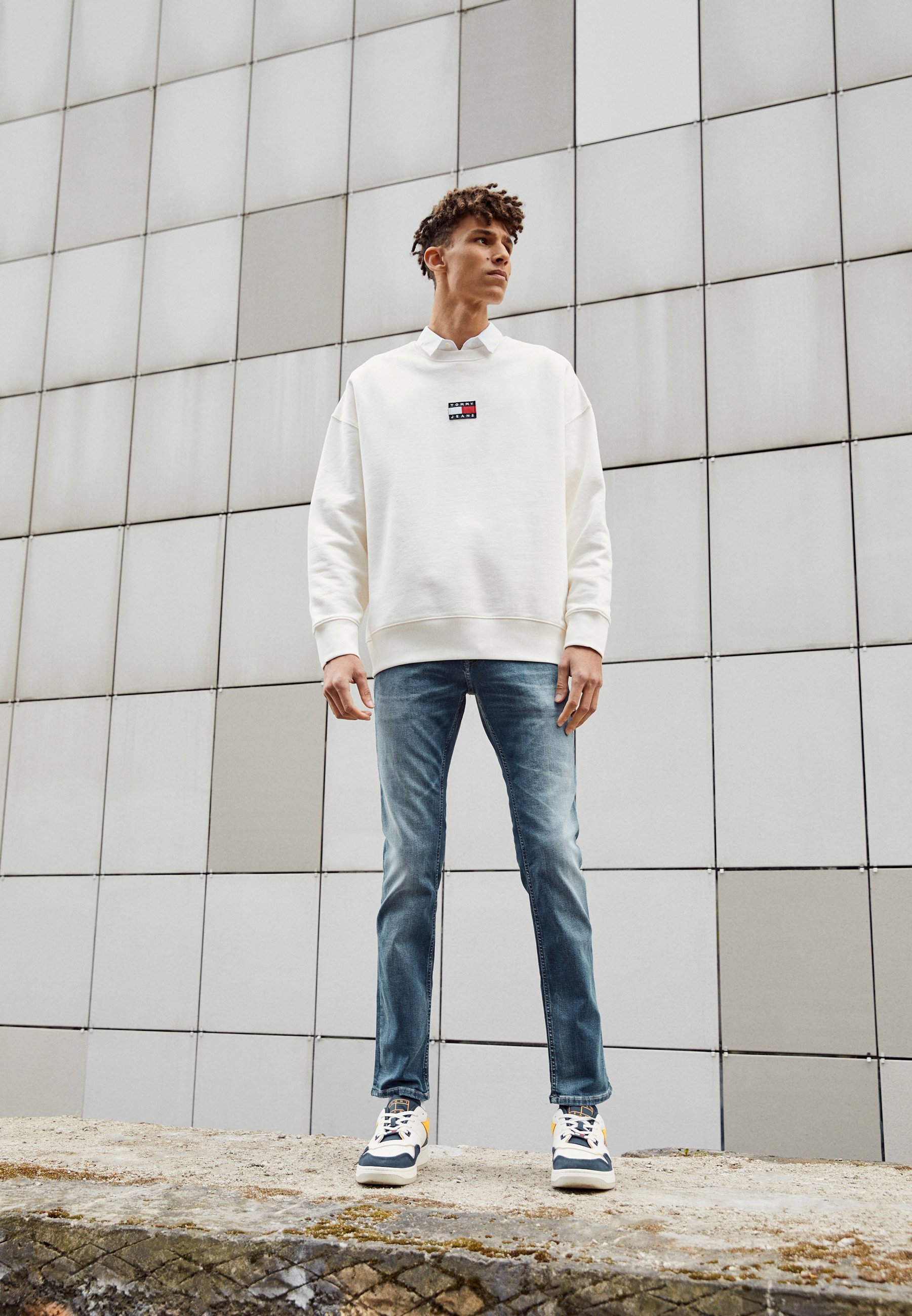 tommy jeans badge crew unisex