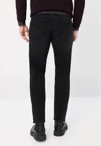 BRAX STYLE CHUCK TT - Straight leg jeans - black used
