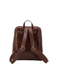 Zaino in pelle marrone con superficie liscia, due spallacci regolabili, una maniglia superiore e una tasca laterale con zip.