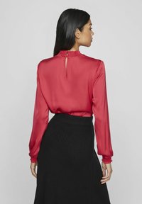 VILA MIT LANGEN ÄRMELN - Palaidinė - viva magenta