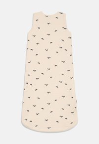 Ärmelloser Schlafsack aus hellbeigem Stoff mit kleinen schwarzen Tiermotiven. Abgerundeter Saum und weiches, strukturiertes Material für zusätzlichen Komfort.