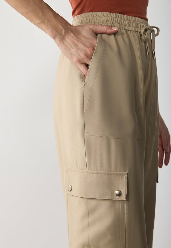 Cargo trousers - dusty khaki4