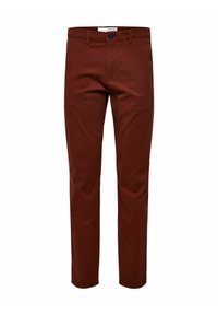 Chinos marron en coton coupe slim avec fermeture à bouton, cinq poches et passants pour ceinture. Texture lisse et coupe droite des jambes.