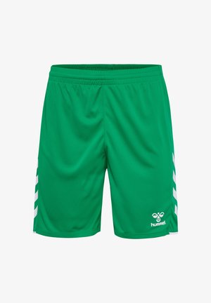 Grønne sportsshorts med elastisk taljebånd, hvide chevronstriber på siderne og hvidt Hummel-logo nederst på højre ben.