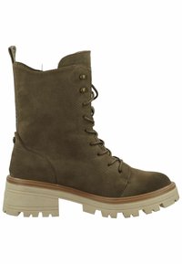 Stivale alla caviglia in suede marrone con allacciatura frontale, occhielli metallici e suola chunky beige a contrasto. Presenta una punta leggermente arrotondata e un colletto imbottito.