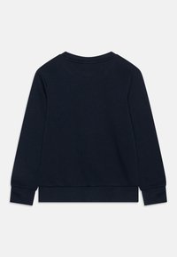 Granatowy, długi rękaw, bluza z okrągłym dekoltem i ściągaczami. Gładka faktura, jednolity kolor i luźny krój, bez widocznych logo.