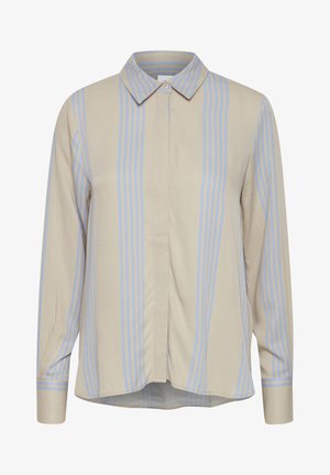 Camisa de manga larga en tejido beige con rayas verticales azules, que presenta un cuello clásico y cierre frontal de botones. Textura suave, diseño ajustado.