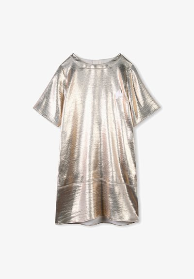 Robe courte à manches courtes en argent métallique, fabriquée en tissu réfléchissant. Dotée d'un col rond et d'un petit logo sur la poitrine. Texture lisse.