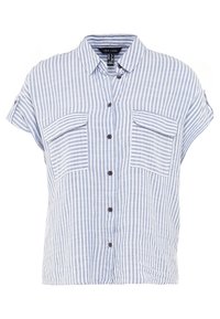 Koszula z krótkim rękawem na guziki w jasnoniebieskie i białe paski, wykonana z lekkiego materiału, z dwoma kieszeniami na piersi i brązowymi guzikami.