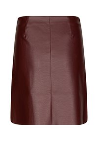 Burgundy läder mini kjol med en mjuk textur, som har två framfåll och rak skärning. Inga synliga beslag eller mönster.