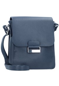 Dunkelblaues Leder-Crossbody-Bag mit strukturiertem Finish, Klappenverschluss, silbernen Hardware-Details und verstellbarem Tragegurt.