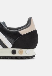 adidas Originals LA TRAINER UNISEX - Baskets basses - core black/beige/footwear white