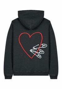 Sweatshirt noir avec capuche arborant un grand cœur rouge brodé et un design d'épingles de sûreté blanches au dos. En matériau coton.