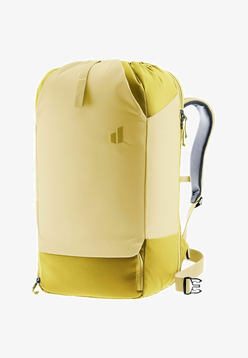 Gelber Rucksack mit strukturierter Oberfläche, Kordelzugverschluss, verstellbaren Schulterriemen und einem Reißverschlussfach am Boden.