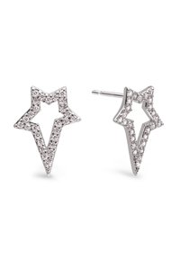 Orecchini a perno a forma di stella argentata con rhinestones trasparenti lungo i bordi e un design a centro aperto.