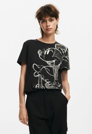 Zwarte katoenen t-shirt met een witte schets van een personage op de voorkant. Korte mouwen, ontspannen pasvorm en een ronde hals.
