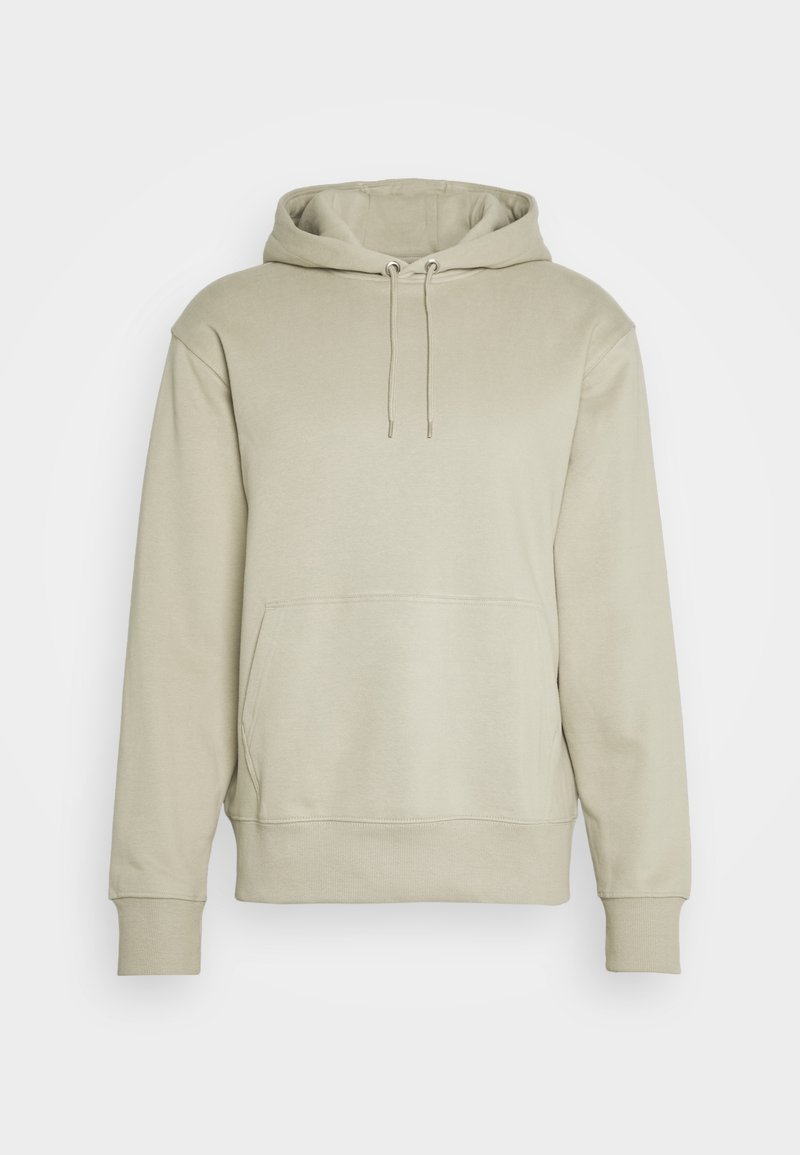 Sweat à capuche beige à manches longues, poche kangourou à l'avant et capuche réglable avec cordon, sur fond blanc uni.