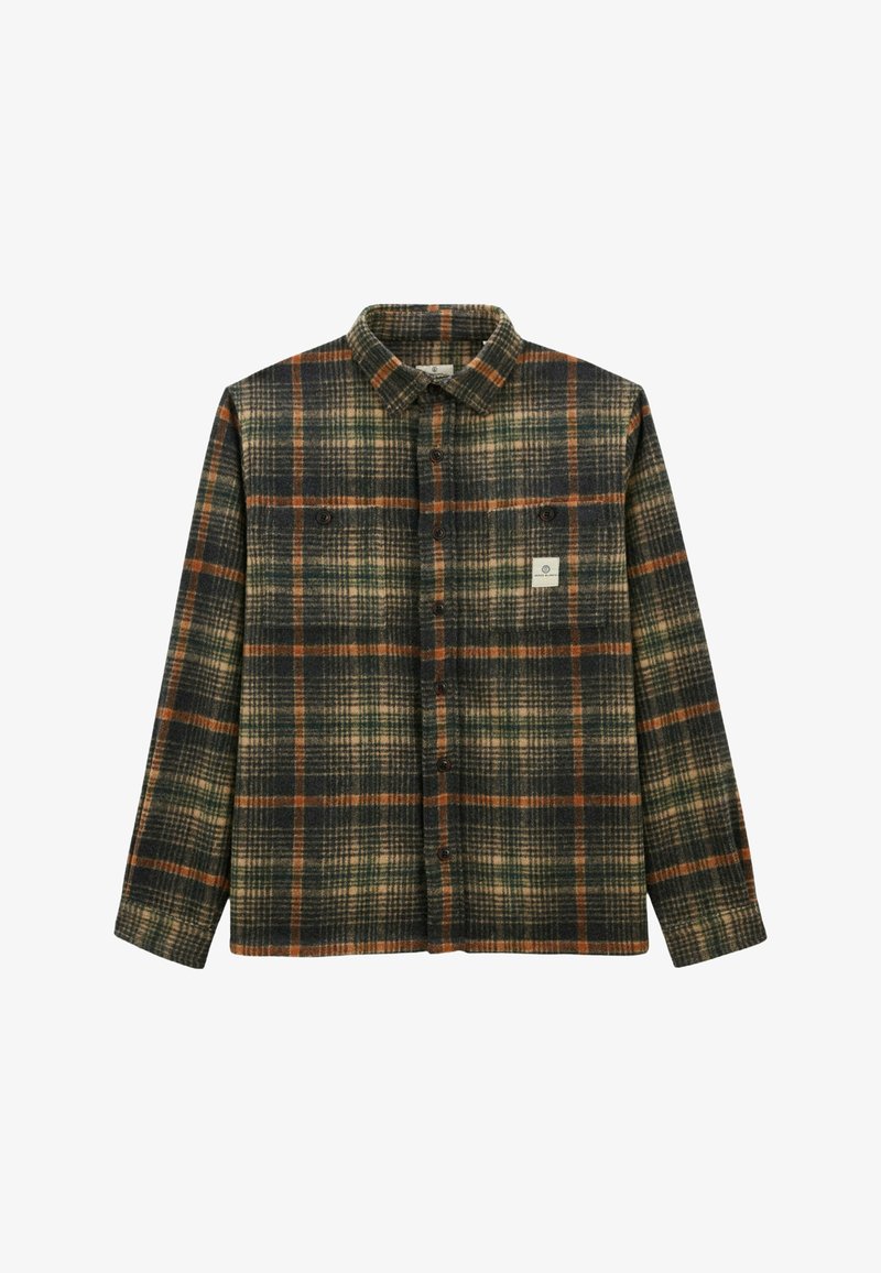 Chemise à carreaux en tissu doux avec des motifs à carreaux verts foncés, noirs et orange. Comprend un collier et deux poches poitrine à boutons.