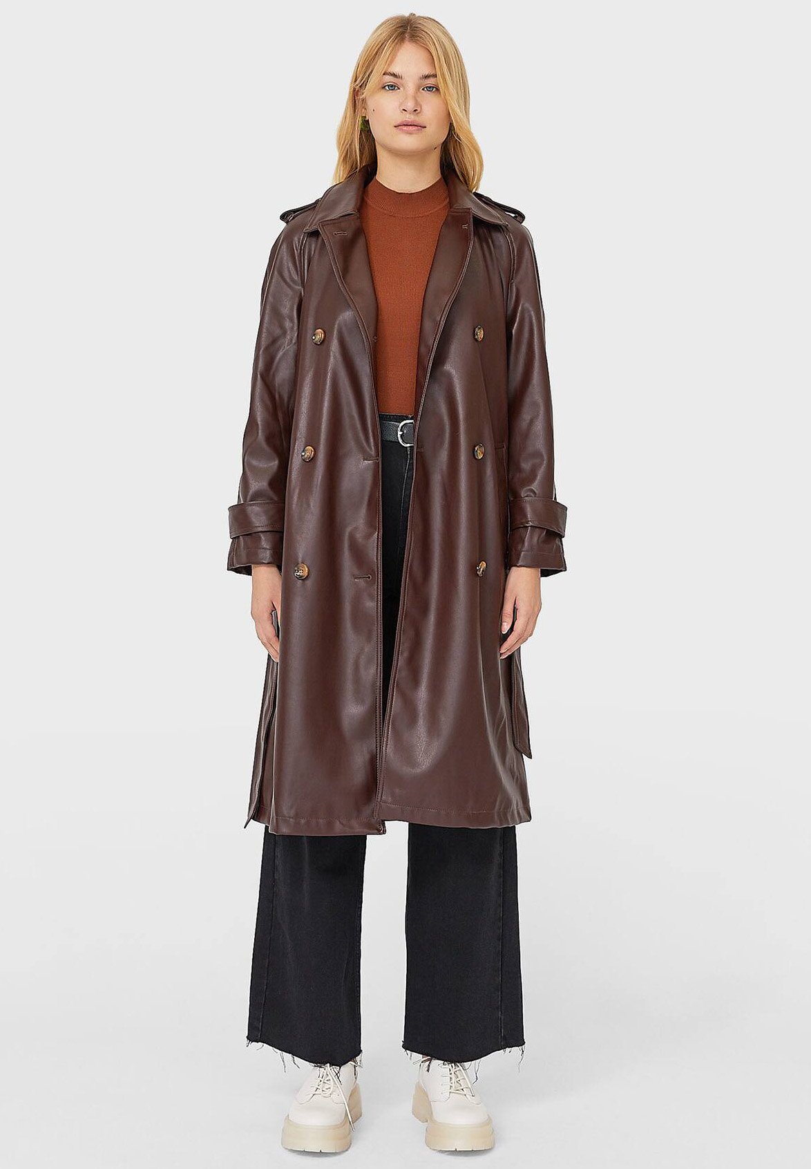 trench cuir marron