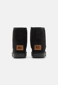 XTI Botines - black