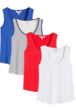Quatre débardeurs sans manches à encolure ronde en bleu, blanc avec des rayures bleu marine, rouge et blanc uni, disposés en chevauchement sur un fond blanc.