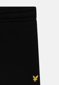 Lyle & Scott CLASSIC  - Šortai - black