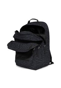 Zaino nero con un motivo geometrico, dotato di un compartimento principale con cerniera, tasca frontale e dettagli in rete. Tessuto resistente e forma strutturata.
