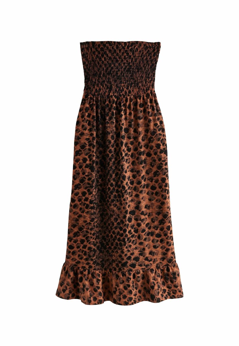 Abito strapless in stampa leopardata nei toni del marrone e nero. Presenta un corpetto arricciato e un orlo a cascata. Realizzato in tessuto morbido e testurizzato.