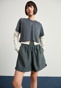 Nike Sportswear SHORT - Treniņtērpa apakšdaļas - anthracite
