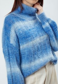 INFLUENCER COLOR GRADIENT - Pullover - royal