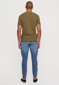 Gabba KONRAD STRAIGHT  - Pamata T-krekls - army