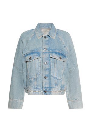 Giacca in denim azzurro chiaro con chiusura a bottoni, due tasche con patta sul petto e colletto, con logo Calvin Klein sulla banda inferiore dell'orlo.