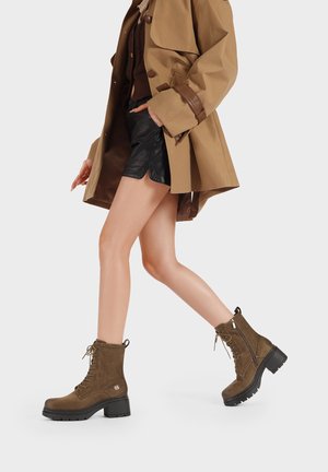 Stivaletti con plateau - khaki