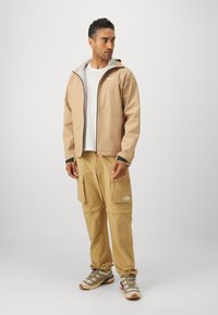 Salewa PUEZ 2.5L JACKET - Regnjakke / vandafvisende jakker - quicksand