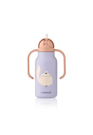 Lyserød børnevandflaske med ferskenhåndtag, flip-top låg med sugerør og en creme-farvet fluffy katteillustration på forsiden.