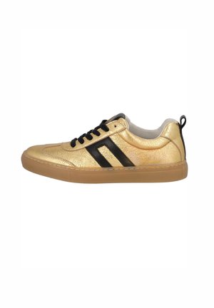 Goldener Sneaker mit schwarzen Streifen, strukturiertem Obermaterial, Gummisohle, Schnürverschluss und gepolstertem Kragen. Verfügt über eine kleine Fersenschlaufe.