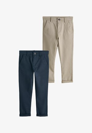 Divas bikses: vienas tumši zils, otras bēšas. Abas ir izgatavotas no gludas auduma, ar priekšējām kabatām un veltņiem uz apakšmalas. Apaļas pogas uz vidukļa.