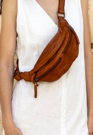 Gusti Leder, ACTON - Bum bag - braun