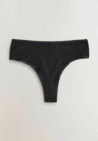 Perizoma nero in cotone con una texture liscia, caratterizzato da un bordo in pizzo lungo la vita e le aperture delle gambe per un dettaglio extra.