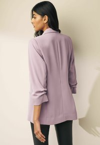 Next REGULAR FIT - Abrigo corto - purple
