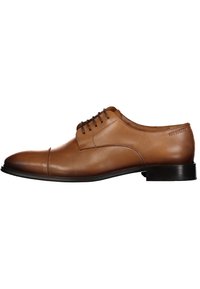 Braune Lederschuhe mit spitzem Zeh, Schnürung und schwarzer Gummisohle. Sauberes Design mit glatter Textur und minimalistischen Akzenten.